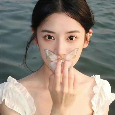 玉湖裸女